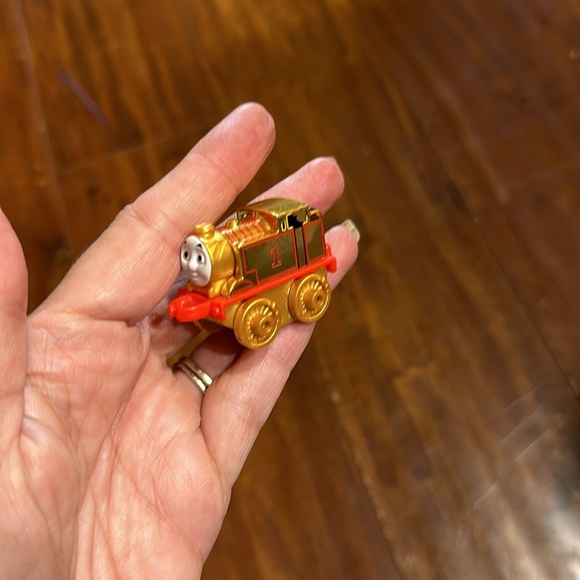 Thomas & Friends Minis - Train Tank Engine - Metallic Gold Version 2014 - Picture 4 of 4